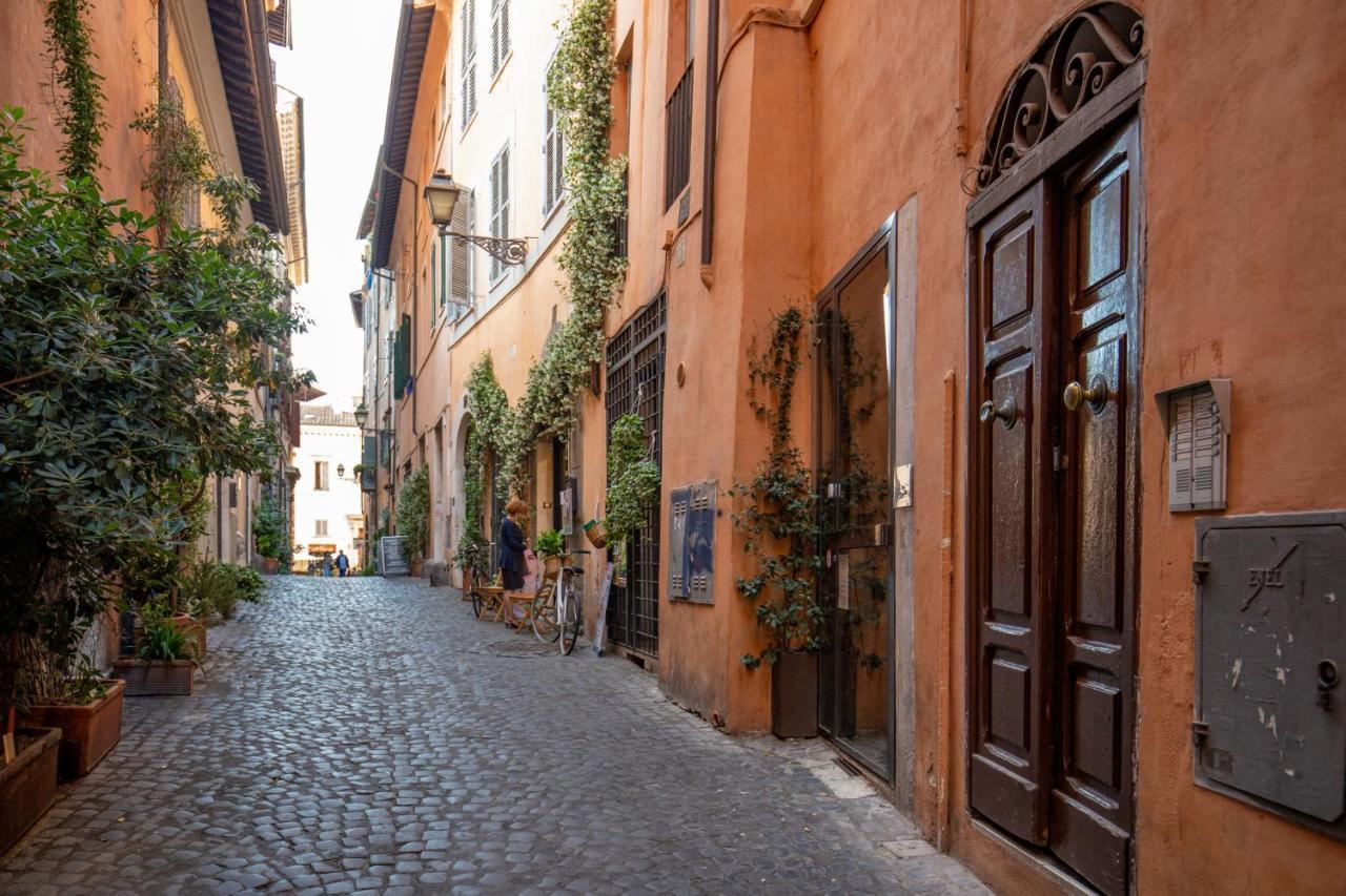 Almait, Rome
